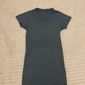 Lululemon swiftly tech Top dusty Blue